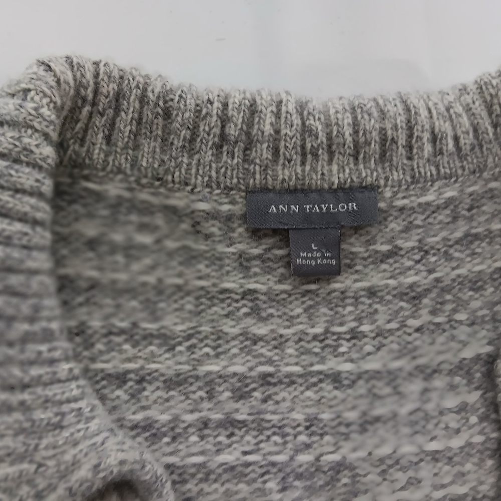 Ann Taylor Merino Wool blend Collared v neck Sweater. Ladies size L - Picture 7 of 8